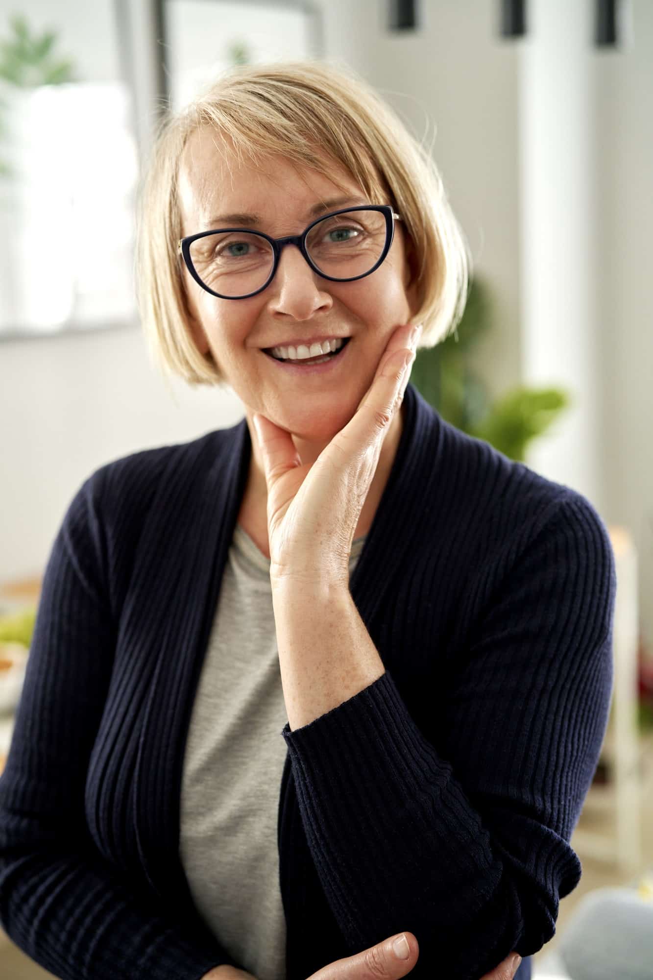 portrait-of-mature-woman-in-eyeglasses