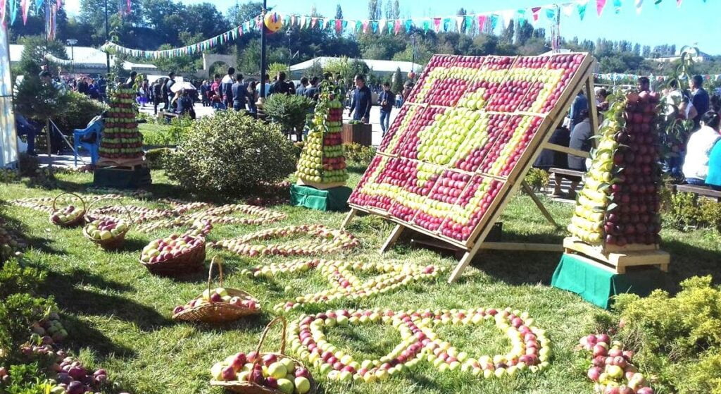 مهرجان التفاح في شيكي